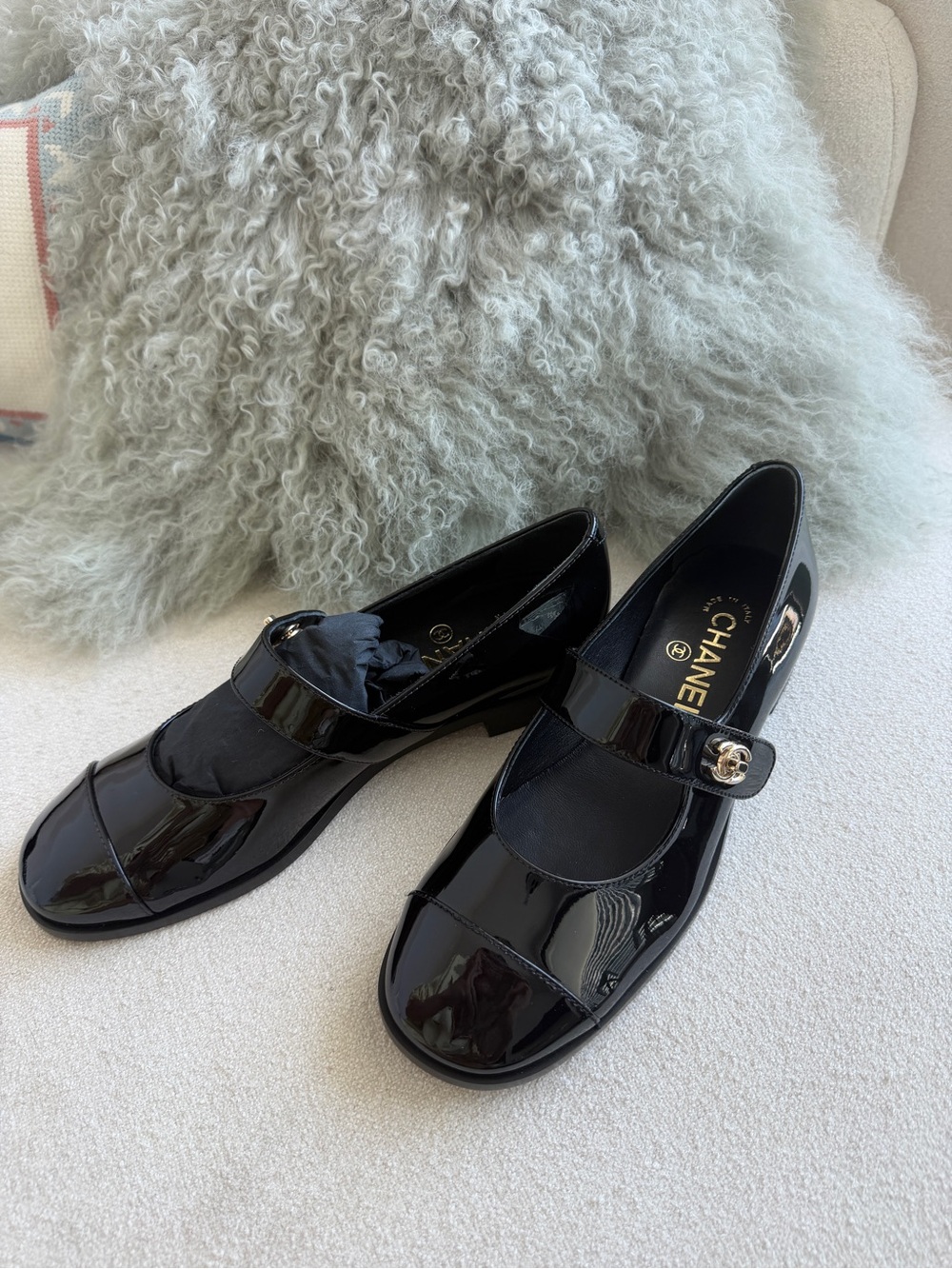 CHANEL Black Patent Leather Mary Jane Flats - Picture 4 of 6